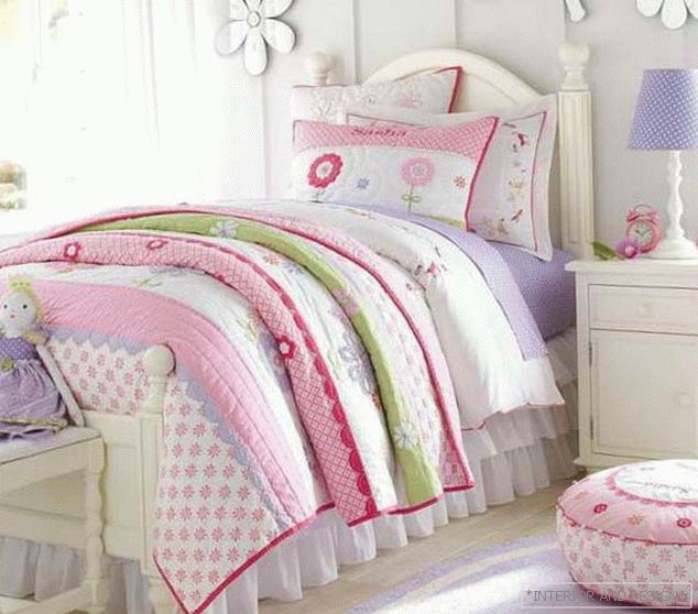 Spavaća soba u ružičastim i ljubičastim nijansama - фото