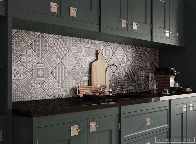 Dijagonalno oblikovanje плитки на кухонном фартуке