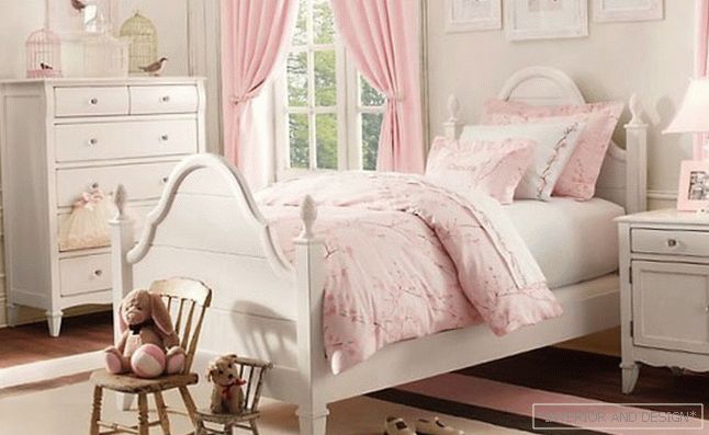 Pink dječja spavaća soba