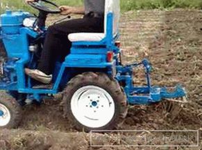 Mini traktor s vlastitim rukama na farmi